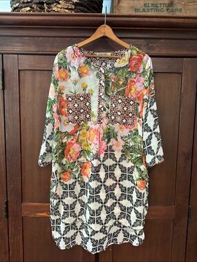 Figueroa & Flower women’s sheer tunic or swimsuit coverup
